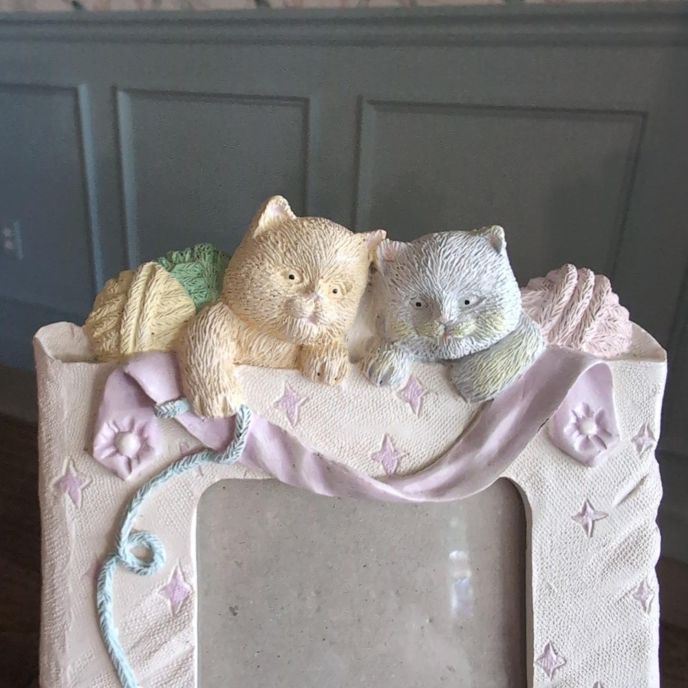 Kitten Yarn Picture Frame Cream 3D Sculpted Resin Pastel Kitty Crochet Knit Cat - Picture 4 of 8